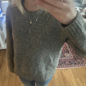 Stickad tröja  - Denna jätte fina tröja som passar till allt💗