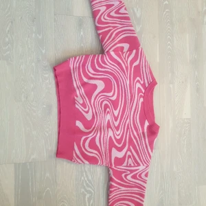 Rosa Tröja - Denna tröja är använd ganska många gånger. Men jag har inte använt den på länge.