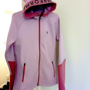Peak Performance Tröja - W Rider Mid Zip Hood Storlek: Small Mycket fint Skick Nypris ca 1100;- på Rea Nypris: