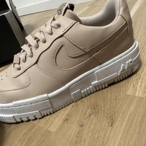 Nike Skor - Jättefina Nike skor. Knappt använda. Som nya.