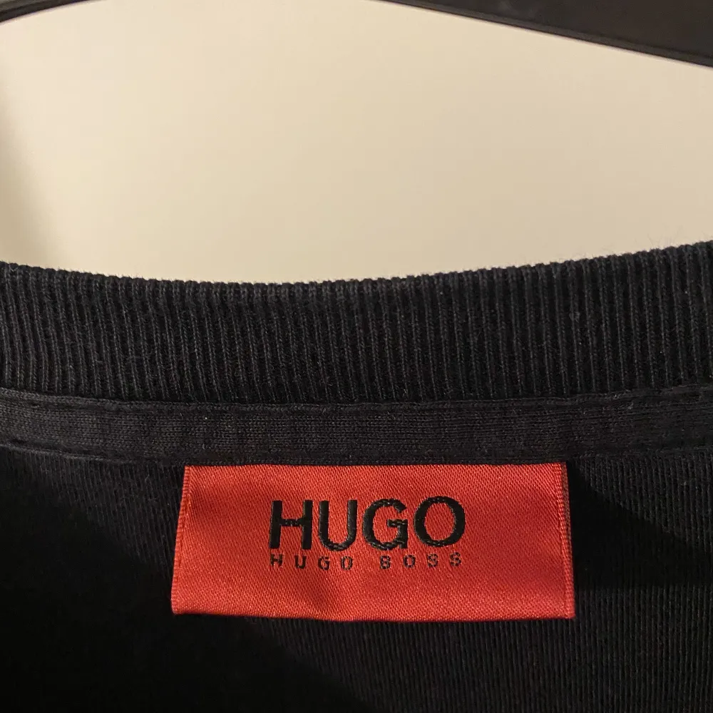 Hugo tröja storlek M passar även S. Tröjor & Koftor.