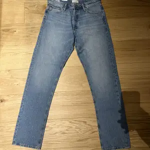Helt nya oanvända jeans. Säljer pga felköp  Nypris 599:- 