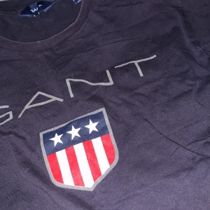 T-shirt  - Har haft dem ganska länge men vill bli av dem är för små för mig nu så vill bli av!