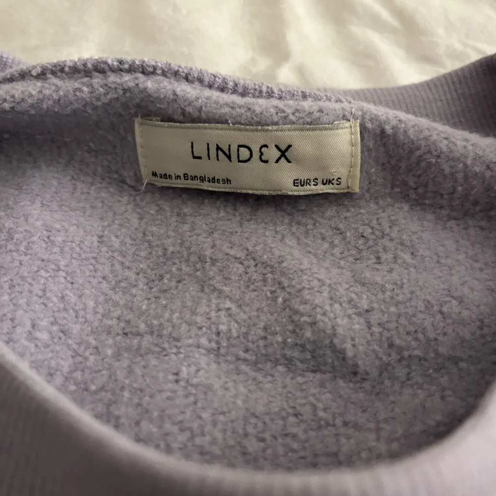 Lila collage tröja från Lindex storlek S, fint skick . Tröjor & Koftor.
