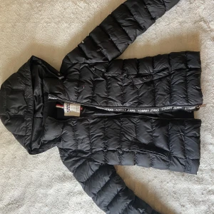 Jacka - Superfin Tommy hilfiger jacka❤️skulle säga att den är i bra skicka👍