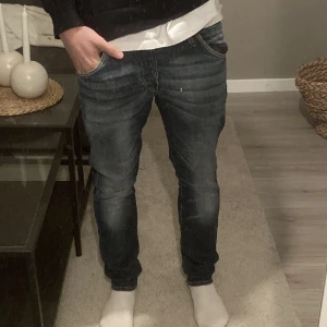 Jack&jones jeans  - Säljer dessa jeans från Jack&jones i storlek 31/30  skick 8/10    Nypris 799kr   Hör av er vid eventuella funderingar🙌 