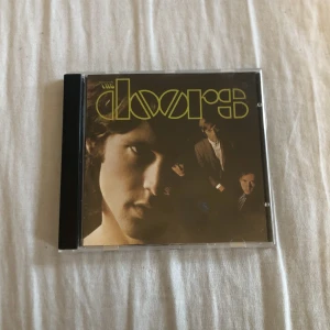 the doors  - begagnat fint skick. ⭐️  tar ej köp nu!!! betalning via swish i privat chatt. frakt tillkommer på 45kr ifall du ej kan mötas upp i östersund.
