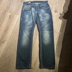 trueys med fet stitching 30/32