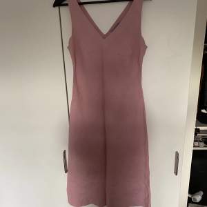 Super söt ljusrosa klänning i linne material från zara i storlek m💕
