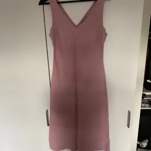 Super söt ljusrosa klänning i linne material från zara i storlek m💕
