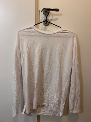 Långärmad tröja - oanvänd långärmad tröja 🤍
