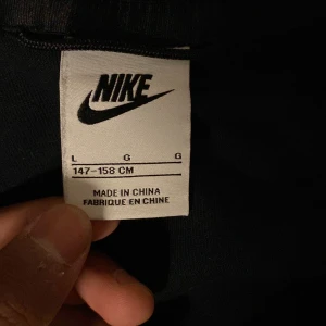 Nike tech svartgrå - Nike tech bäst skick som möjligt! Äkta 100%