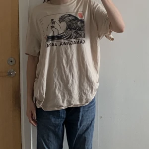 T-shirt - Oversized t-shirt med coolt tryck. I storlek L från Bowerly supply co 