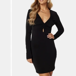 Klänning - Säljer min oanvända svarta klänning i storlek S! 😚