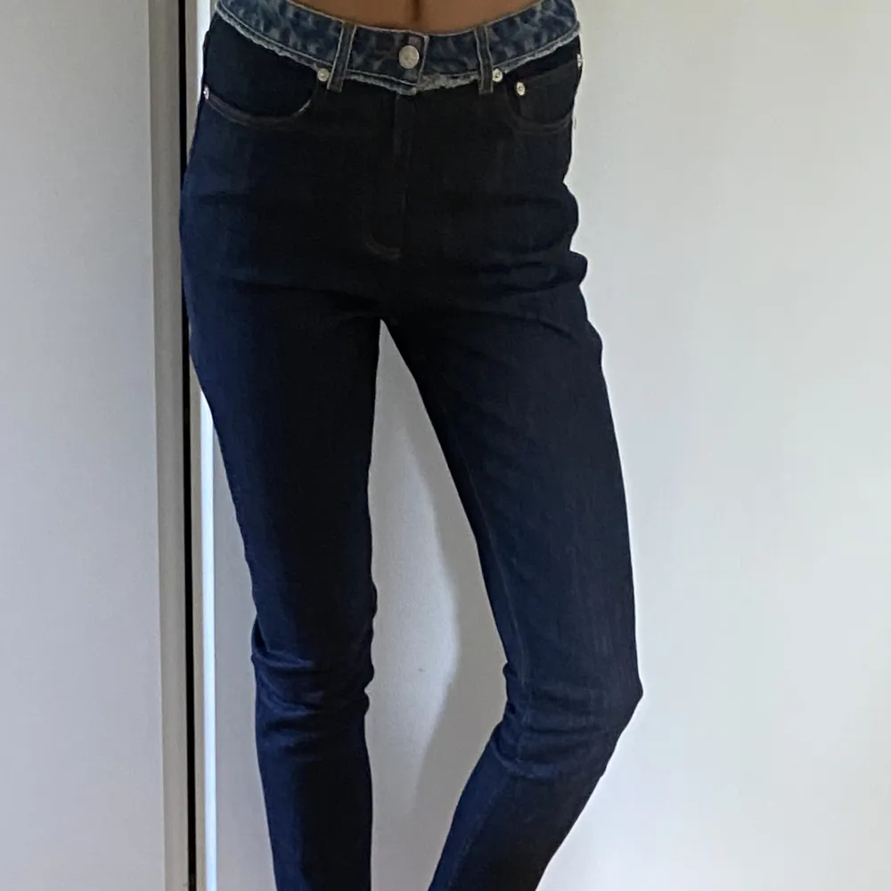 Såå cola jeans från A.P.C!! Snyggaste marinblåa färgen och med så cool kant högst upp😍😍. Jeans & Byxor.