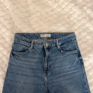 Jeans byxor från berska, passar dig som är lite längre (170-176) 💕 högmidjade med slits 