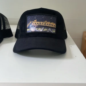 Soldevechi  - Soldevechi keps 299kr har 10st  Soldevechis ägare gav mig 10st så jag kan sälja dem. Helt oanvända. Aik tryck på alla