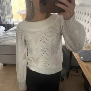 Stickad tröja - Vit stickad tröja 