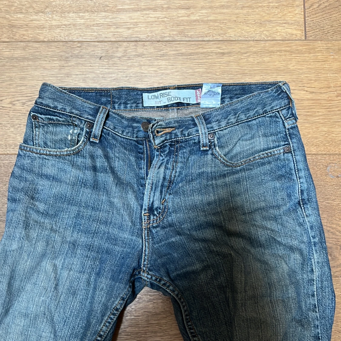 Levi’s low rise boot cut jeans  - 38