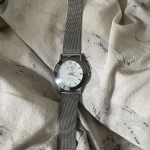Rolex klocka - Rolex klocka, använd ett par gånger och inte äkta🩷