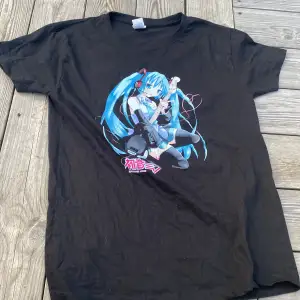 Miku tshirt, worn once originally bought for around 220kr, size S but fits S-M