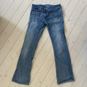 Skitsnygga jeans från ONLY. 19/32. Typ aldrig använda. KONTAKTA MIG INNAN KÖP 💖