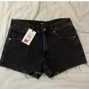 Oanvända shorts fårn Bikbok 