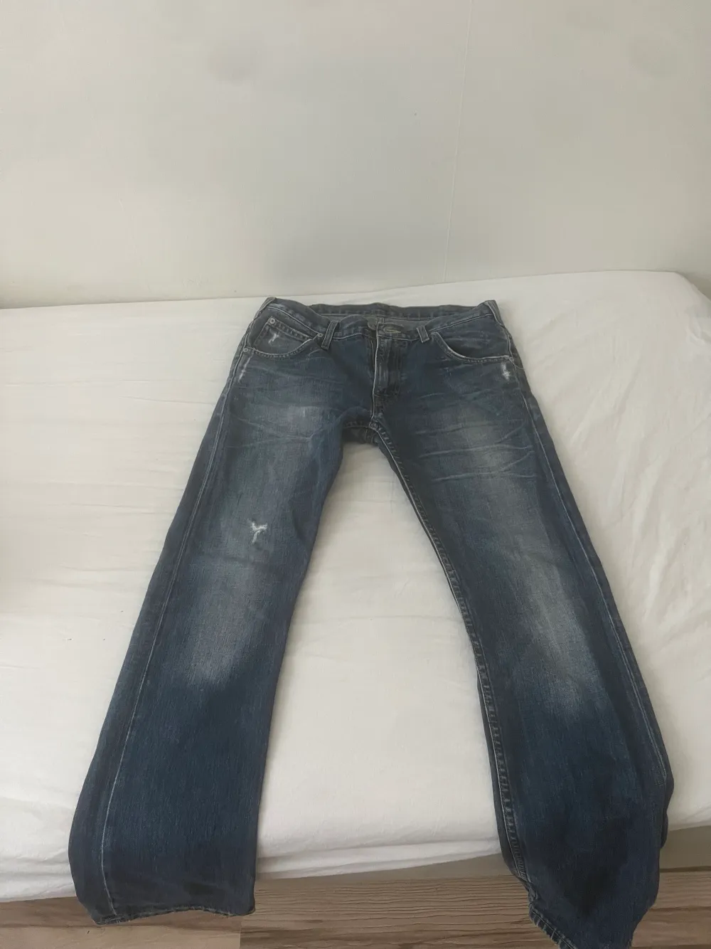 Ett par väldigt fina Lee jeans i storlek W:31, L:32. Använda sparsamt och därav priset. Kan tänka mig gå ner lite i pris vid en snabb affär.. Jeans & Byxor.