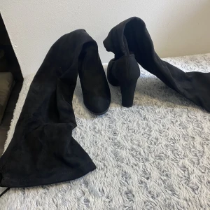 Höga knä stövlar  - Endast testade hemma 