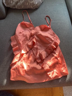 Linne från shein - Jätte fint silk Shein linne köpt secondhand och nästan aldrig använt av mig. Inga defekter (kan bara ta betalt via Swish!!!)