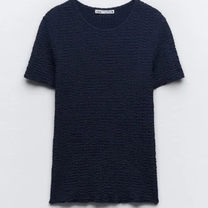 T-shirt med struktur - Helt ny, använd en gång💞💞💞