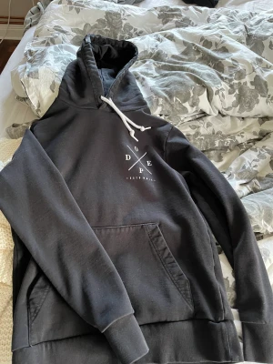 Dope hoodie - Dope hoodie frål ridestore i storlek S. Säljes för att den inte används längre