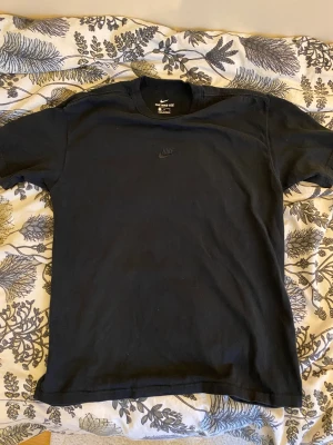 Nike Tshirt - Storlek M. Passar oversized, inga tecken på användnings, priset kan diskuteras