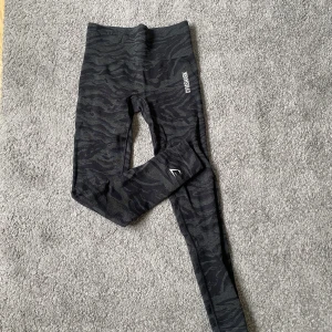 Gymshark tights  -  djur-/rökfritt hem