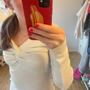 Intressekoll på min superfina tröja från S&W i nyskick!!❤️ så unik och fin tröja!!!