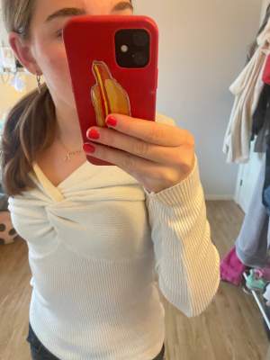 Intressekoll på min superfina tröja från S&W i nyskick!!❤️ så unik och fin tröja!!!