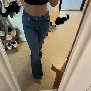 Bootcut jeans som är sparsamt använda 💕❤️ Från Zara