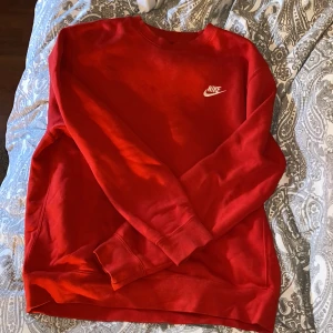 Nike tröja - så snygg och skön tröja från Nike som jag tyvärr inte använder. inga noppror ❤️‍🔥