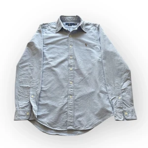 Raulph lauren skjorta  - Säljer denna fräscha raulph lauren skjortan! Endast 399 kr för skjortan! Kvalitet: 9/10 Strl:S Inga defekter på skjortan! Hör av dig om du vill ha mer info eller bilder!!