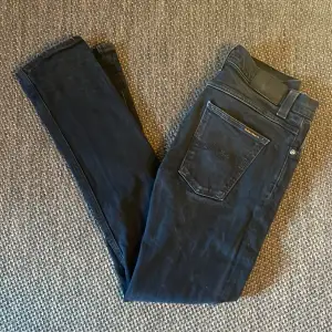 Riktigt grishiga nudie jeans skick 9/10 inga defekter ! 