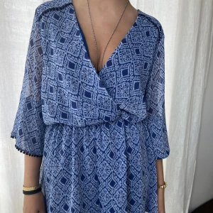 Byxdress - Säljer denna skit snygga byxdress från Zara, slutsåld. Är helt oanvänd som ni ser på prislappen. Nypris 399kr💓