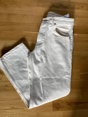 vintage jeans i beige/krämvitt i nyskick 