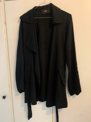 Kappa - Kappa från BikBok, samma som på bild 3 men svart. Storlek XS, fint skick 