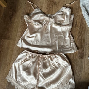 Pyjamas - Oanvänd väldigt fint skick (Shein)