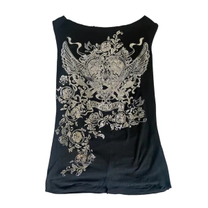 Cool tröja med tryck och spets rygg  - Linne med tryck och spets rygg. Står ingen storlek men sitter som S. Kontakta vid intresse <3