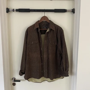 Vintage overshirt  - Brun vintage overshirt i fint skick. Köpt på secondhand för 300 kr. 