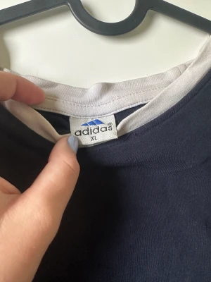 Adidas tröja  - Adidas tröja storlek xl   