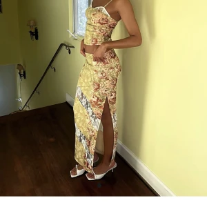 Tiger mist Colson skirt  - Säljer denna fina o somriga kjol. Den är i strl S och aldrig använts bara tagits bilder i. (Säljer även toppen på bilden i ett separat inlägg) hör av dig!