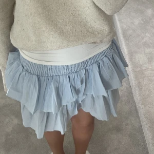 Volangkjol - Vacker ljusblå sommarkjol från neo noir. Använd ca 5 gånger❤️