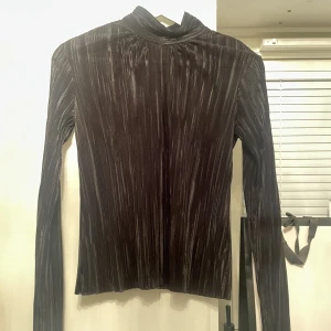 Jätte fin tröja - Säljer denna fina topp. Använd fåtal gånger